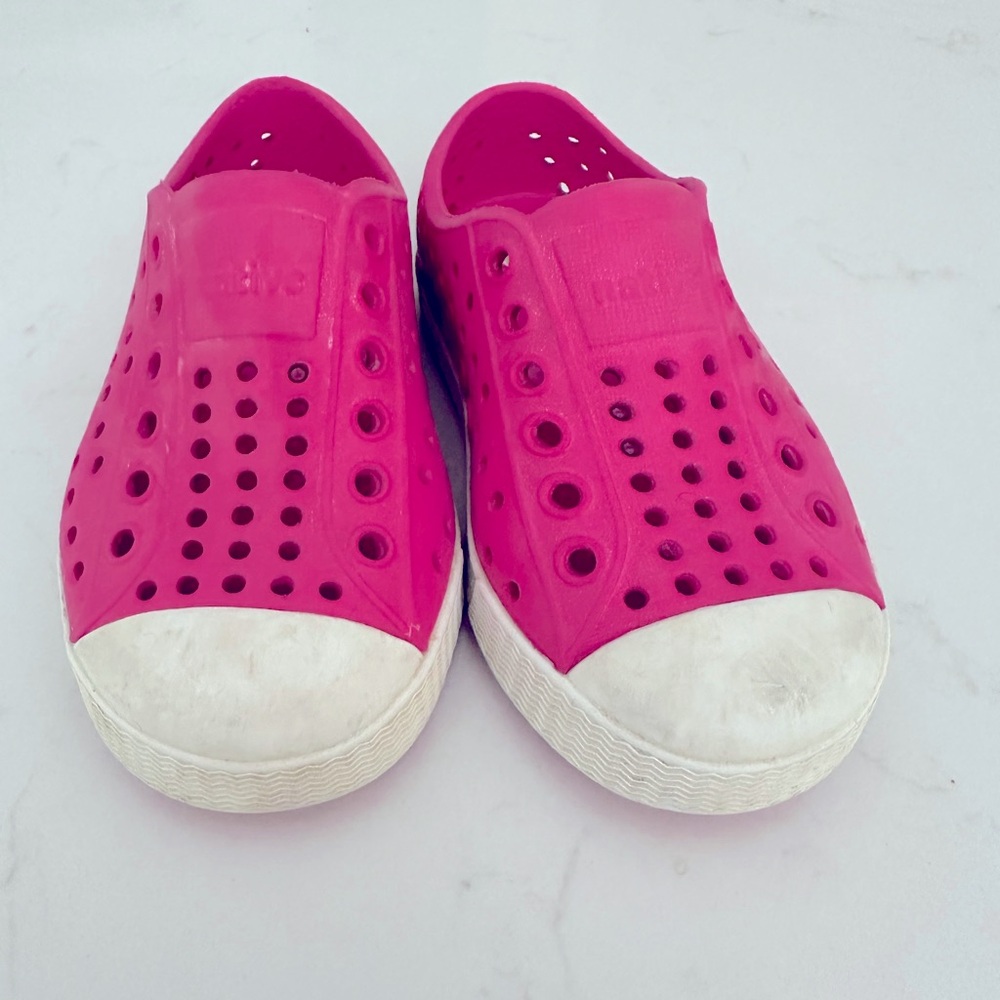 Girls size 6 pink Natives